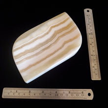 Load image into Gallery viewer, Alabaster Dish (Item# E1000104)