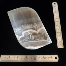 Load image into Gallery viewer, Alabaster Dish (Item# E1000107)