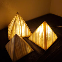 Load image into Gallery viewer, Natural Pyramid Alabaster Lamps - set 1
