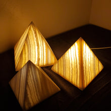 Load image into Gallery viewer, Natural Pyramid Alabaster Lamps - set 1
