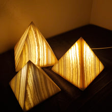 Load image into Gallery viewer, Natural Pyramid Alabaster Lamps - set 1