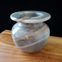 Load image into Gallery viewer, Alabaster Vase (item# E1000100)