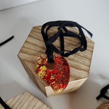 Load image into Gallery viewer, Handmade Murano Glass Pendant (Item# It200008)