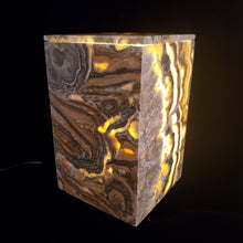 Load image into Gallery viewer, Onyx Table Lamp (item# E2000028)